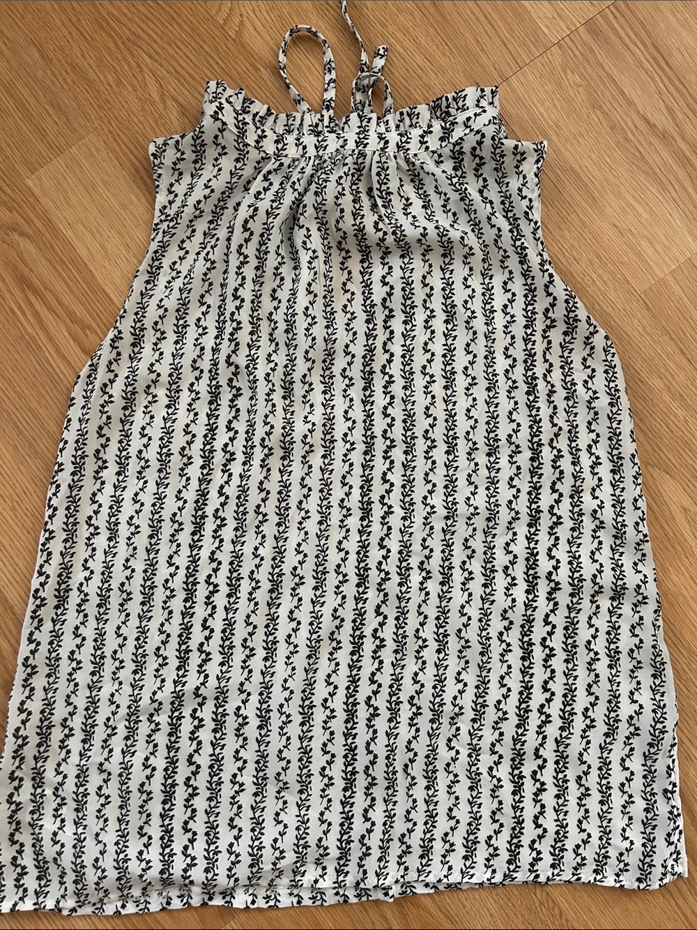 LOFT black and white sleeveless blouse